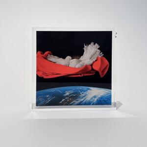 160426-an-pa-1-au Angelos Panagiotou, Doves in Space, Print on plexiglass, 20 x 20 x 2.3 cm